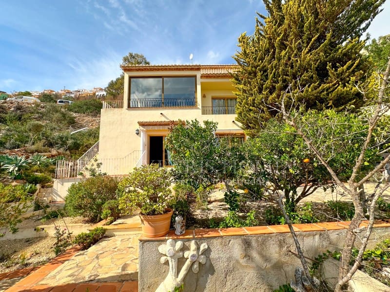 Chalet de 4 habitaciones en Cumbre del Sol en venta con garaje - 697.200 € (Ref: 8537247)