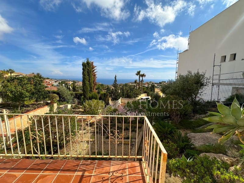 Chalet de 4 habitaciones en Cumbre del Sol en venta con garaje - 697.200 € (Ref: 8537247)