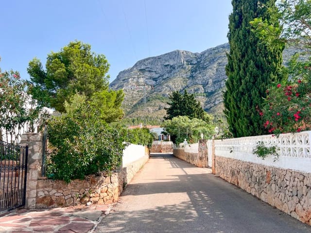 Grunde uden byggetilladelser til salg i El Montgó, Dénia - € 210.000 (Ref: 8542502)