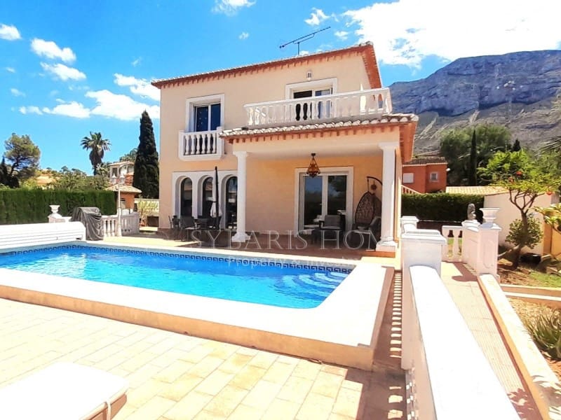 4 chambre Villa/Maison à vendre à Denia avec piscine garage - 650 000 € (Ref: 8580011)