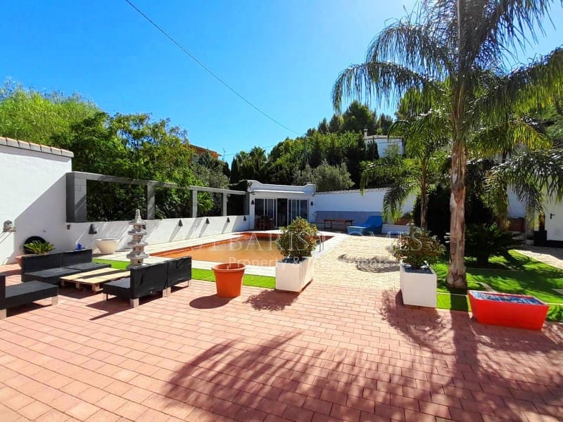 4 slaapkamer Villa te koop in Denia met zwembad garage - € 645.000 (Ref: 8580014)