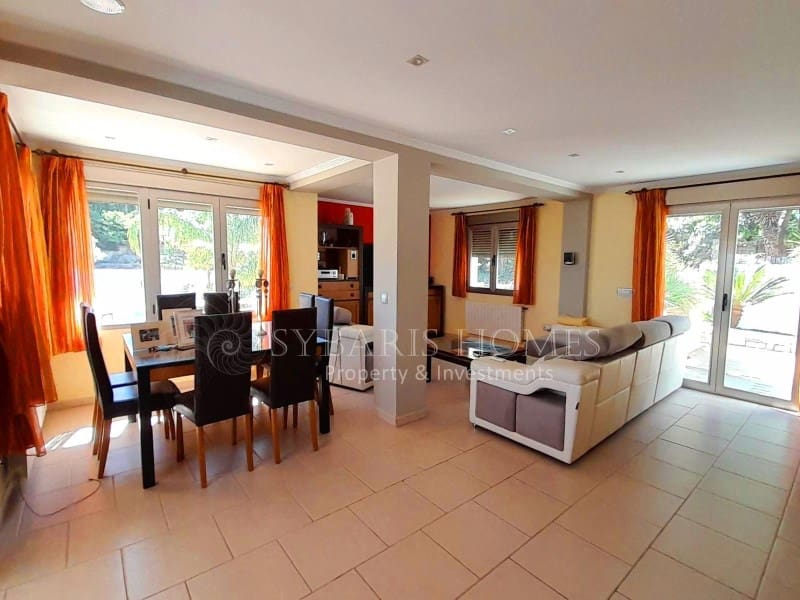 4 slaapkamer Villa te koop in Denia met zwembad garage - € 645.000 (Ref: 8580014)