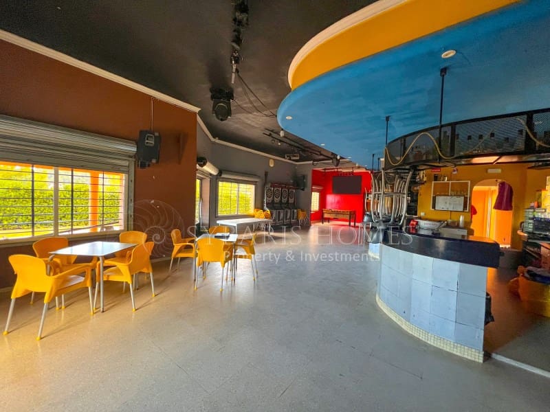 Komercyjne na sprzedaż w Orba z garażem - 299 000 € (Ref: 8735759)