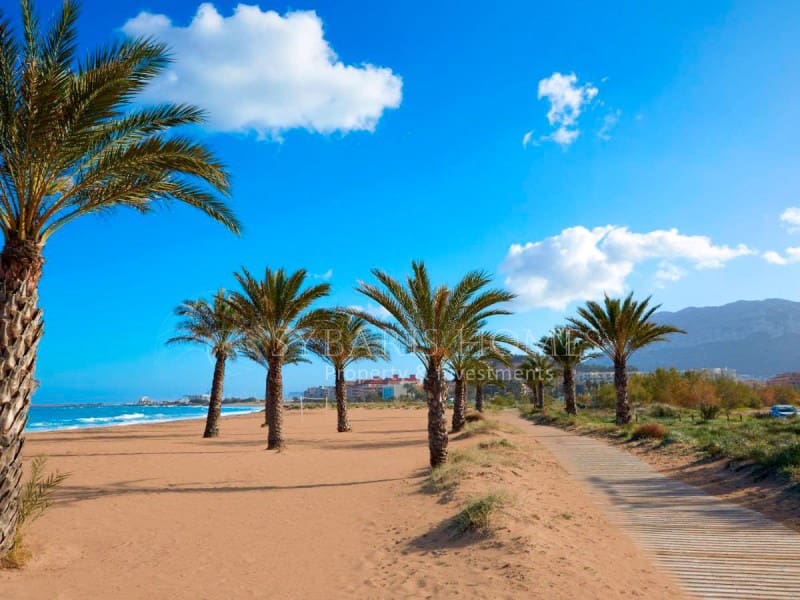 2 bedroom Townhouse for sale in Denia - € 189,000 (Ref: 8867307)