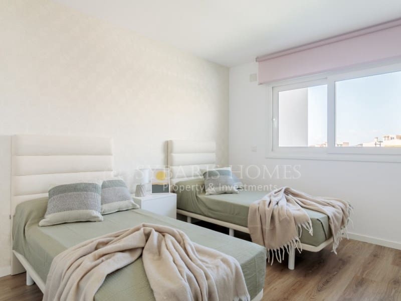 4 bedroom Semi-detached Villa for sale in Benidorm with pool garage - € 560,000 (Ref: 8874760)