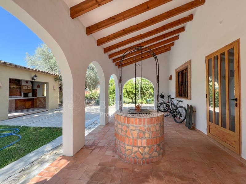 6 bedroom Villa for sale in Orba with pool garage - € 690,000 (Ref: 8976412)