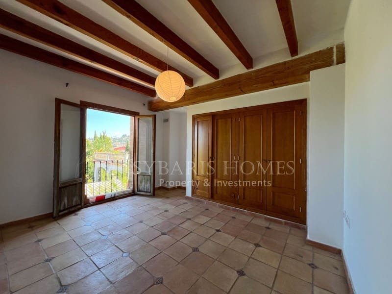 6 bedroom Villa for sale in Orba with pool garage - € 690,000 (Ref: 8976412)