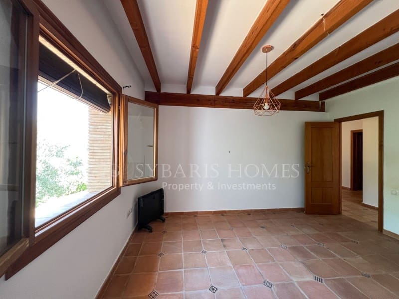 6 bedroom Villa for sale in Orba with pool garage - € 690,000 (Ref: 8976412)