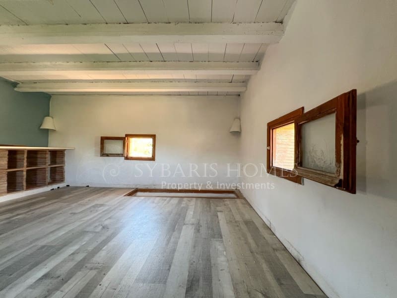 6 bedroom Villa for sale in Orba with pool garage - € 690,000 (Ref: 8976412)