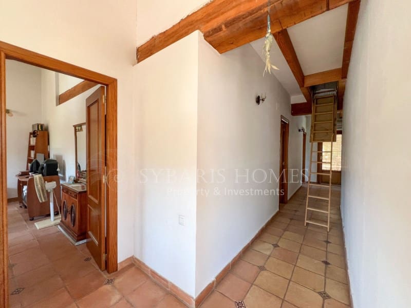 6 bedroom Villa for sale in Orba with pool garage - € 690,000 (Ref: 8976412)