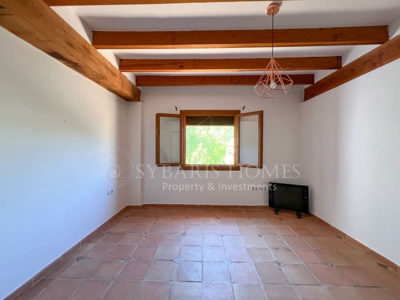 6 bedroom Villa for sale in Orba with pool garage - € 690,000 (Ref: 8976412)