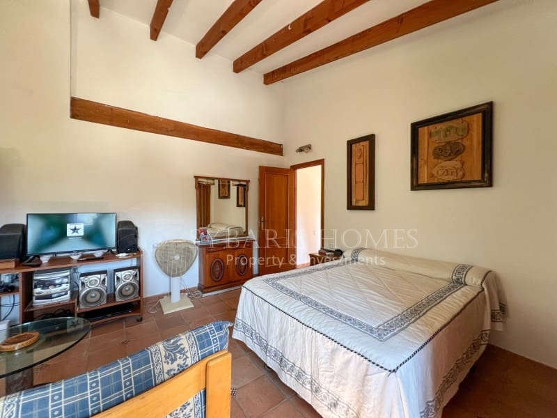 6 bedroom Villa for sale in Orba with pool garage - € 690,000 (Ref: 8976412)