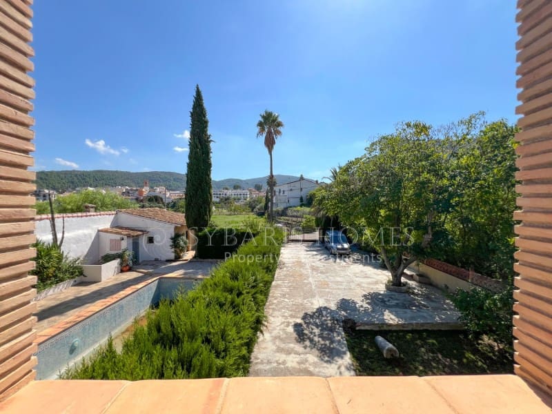 6 bedroom Villa for sale in Orba with pool garage - € 690,000 (Ref: 8976412)