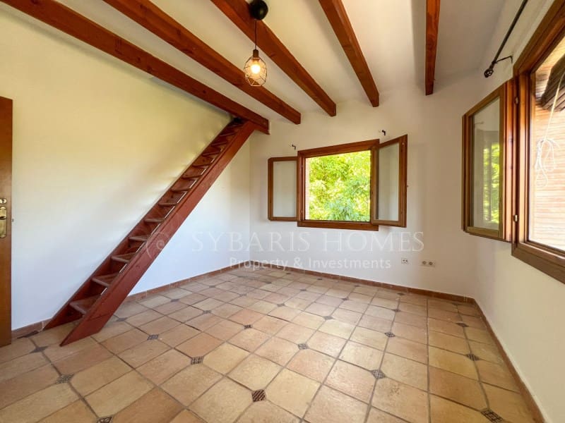 6 bedroom Villa for sale in Orba with pool garage - € 690,000 (Ref: 8976412)