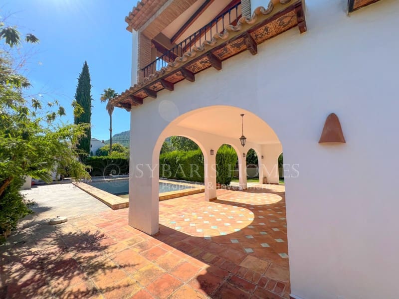 6 bedroom Villa for sale in Orba with pool garage - € 690,000 (Ref: 8976412)