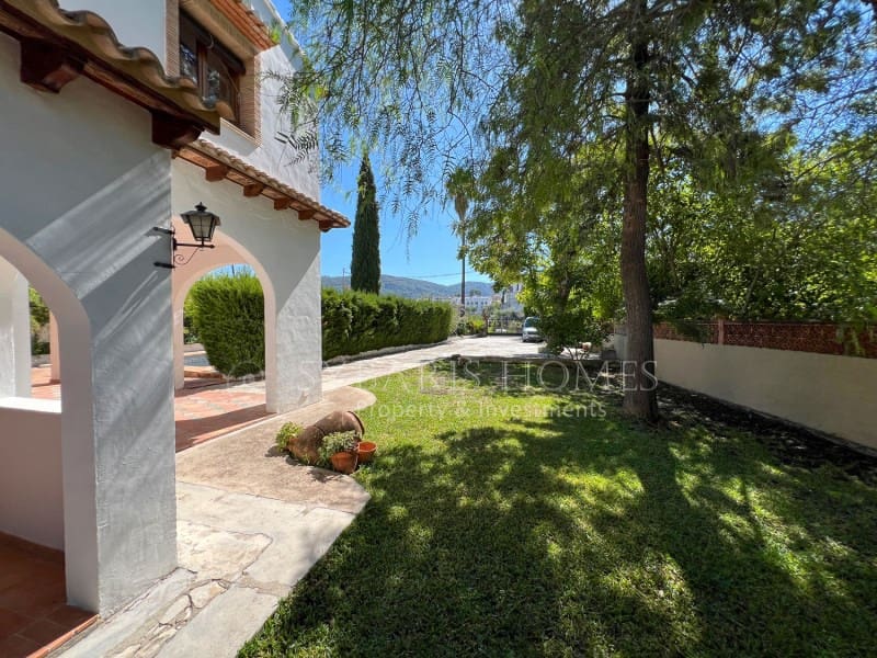 6 bedroom Villa for sale in Orba with pool garage - € 690,000 (Ref: 8976412)