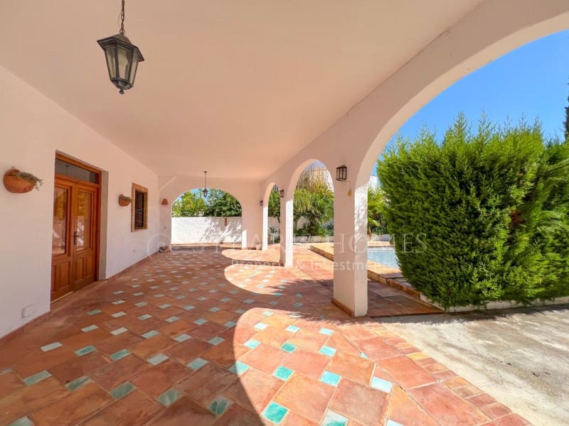 6 bedroom Villa for sale in Orba with pool garage - € 690,000 (Ref: 8976412)