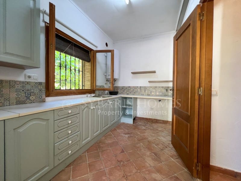 6 bedroom Villa for sale in Orba with pool garage - € 690,000 (Ref: 8976412)