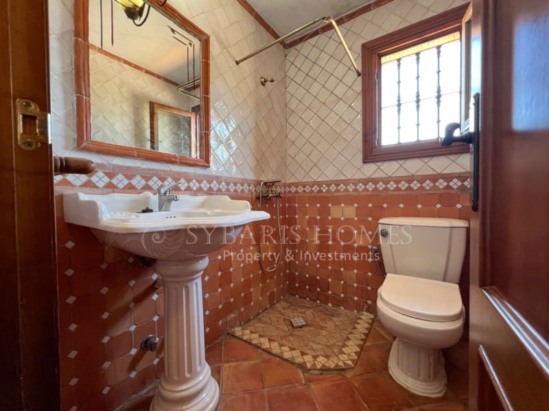 6 bedroom Villa for sale in Orba with pool garage - € 690,000 (Ref: 8976412)
