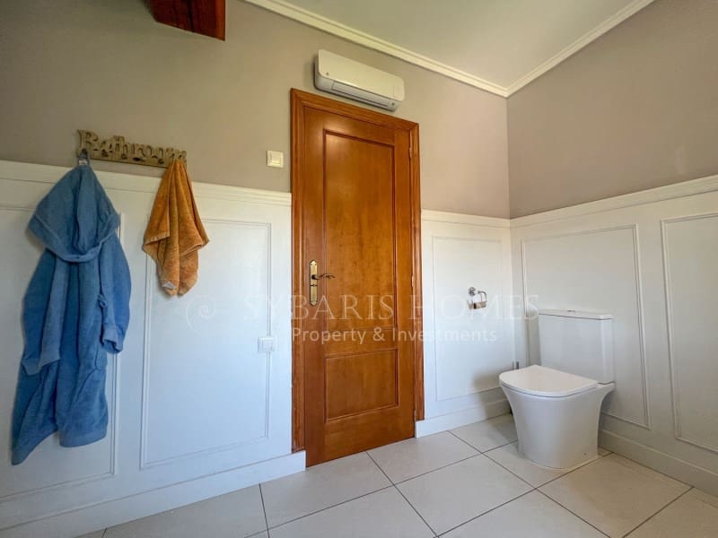 6 bedroom Villa for sale in Orba with pool garage - € 690,000 (Ref: 8976412)