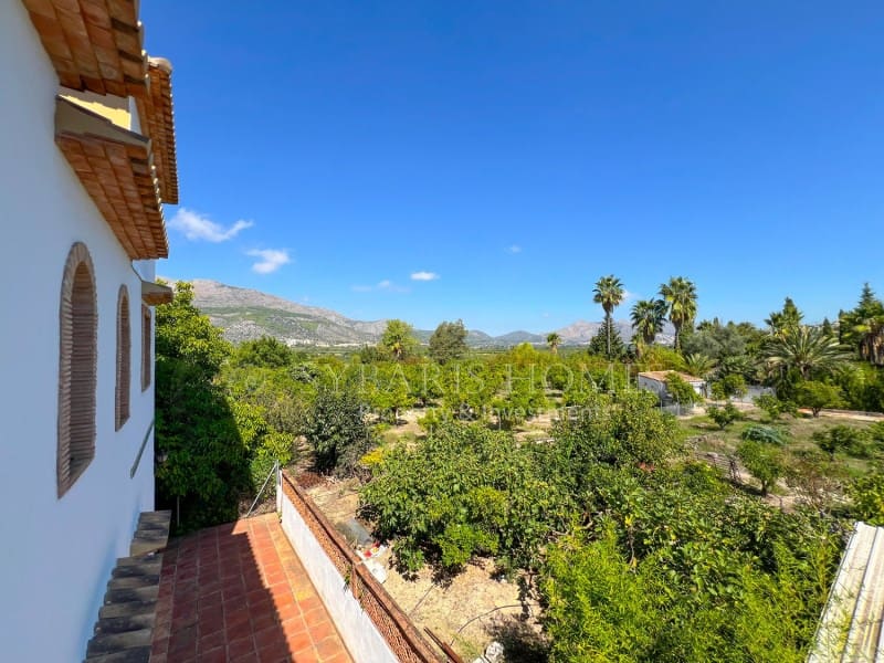 6 bedroom Villa for sale in Orba with pool garage - € 690,000 (Ref: 8976412)