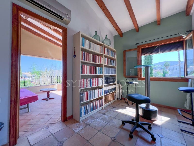 6 bedroom Villa for sale in Orba with pool garage - € 690,000 (Ref: 8976412)