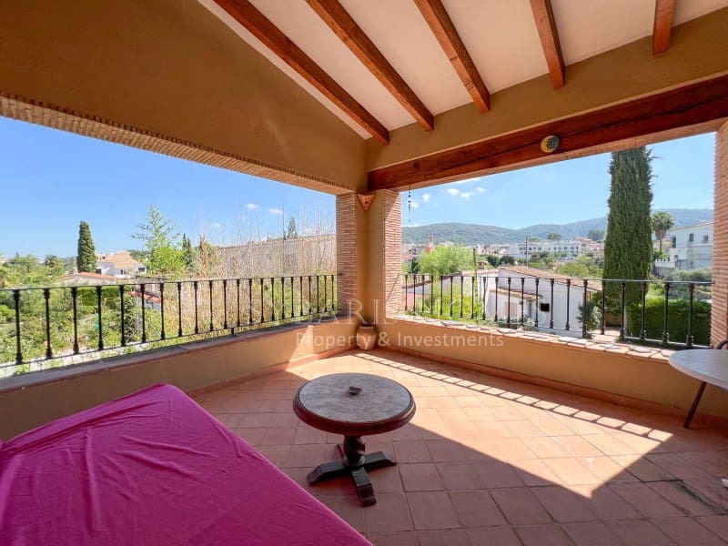 6 bedroom Villa for sale in Orba with pool garage - € 690,000 (Ref: 8976412)