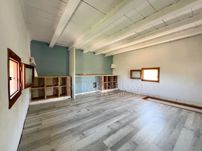 6 bedroom Villa for sale in Orba with pool garage - € 690,000 (Ref: 8976412)