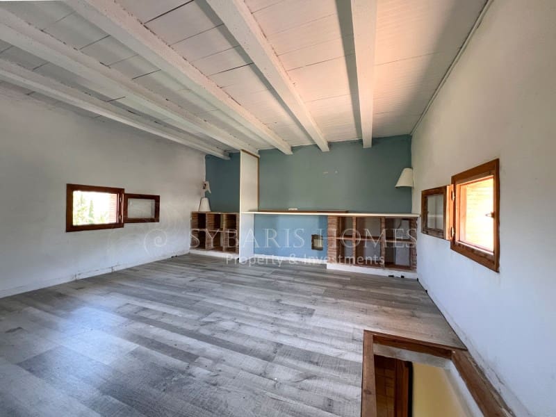 6 bedroom Villa for sale in Orba with pool garage - € 690,000 (Ref: 8976412)