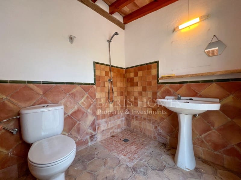 6 bedroom Villa for sale in Orba with pool garage - € 690,000 (Ref: 8976412)