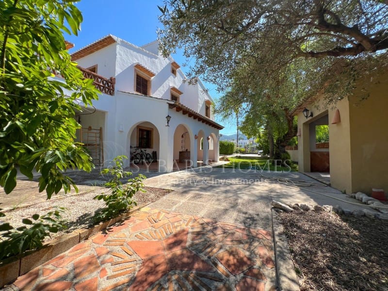 6 bedroom Villa for sale in Orba with pool garage - € 690,000 (Ref: 8976412)