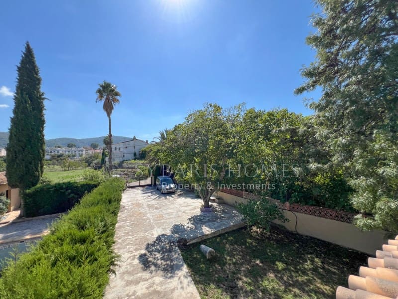 6 bedroom Villa for sale in Orba with pool garage - € 690,000 (Ref: 8976412)