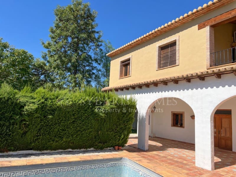 6 bedroom Villa for sale in Orba with pool garage - € 690,000 (Ref: 8976412)