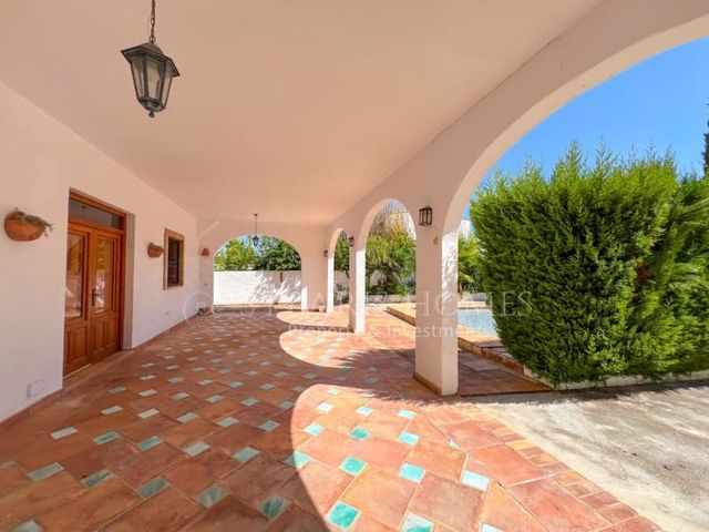 6 quarto Moradia para venda em Orba com piscina garagem - 690 000 € (Ref: 8976412)