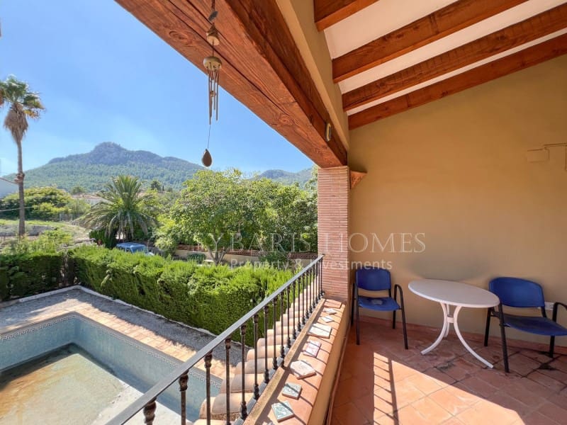 6 bedroom Villa for sale in Orba with pool garage - € 690,000 (Ref: 8976412)
