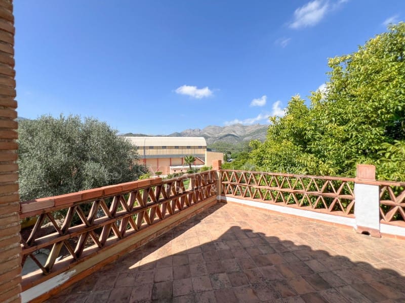 6 bedroom Villa for sale in Orba with pool garage - € 690,000 (Ref: 8976412)