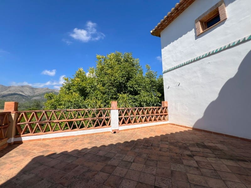 6 bedroom Villa for sale in Orba with pool garage - € 690,000 (Ref: 8976412)