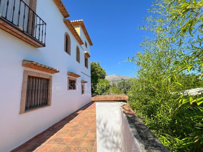 6 bedroom Villa for sale in Orba with pool garage - € 690,000 (Ref: 8976412)