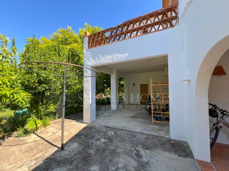 6 bedroom Villa for sale in Orba with pool garage - € 690,000 (Ref: 8976412)