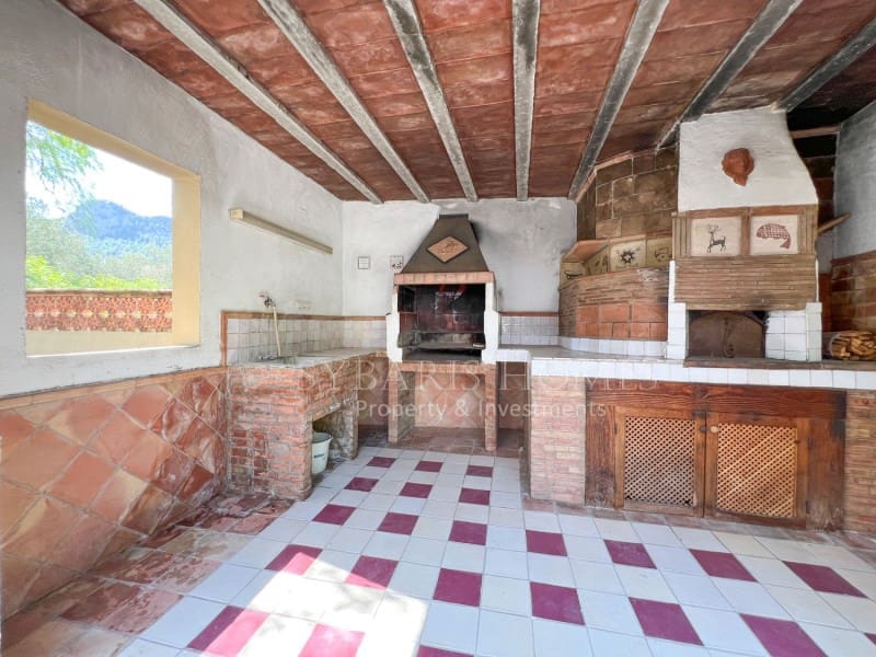 6 bedroom Villa for sale in Orba with pool garage - € 690,000 (Ref: 8976412)