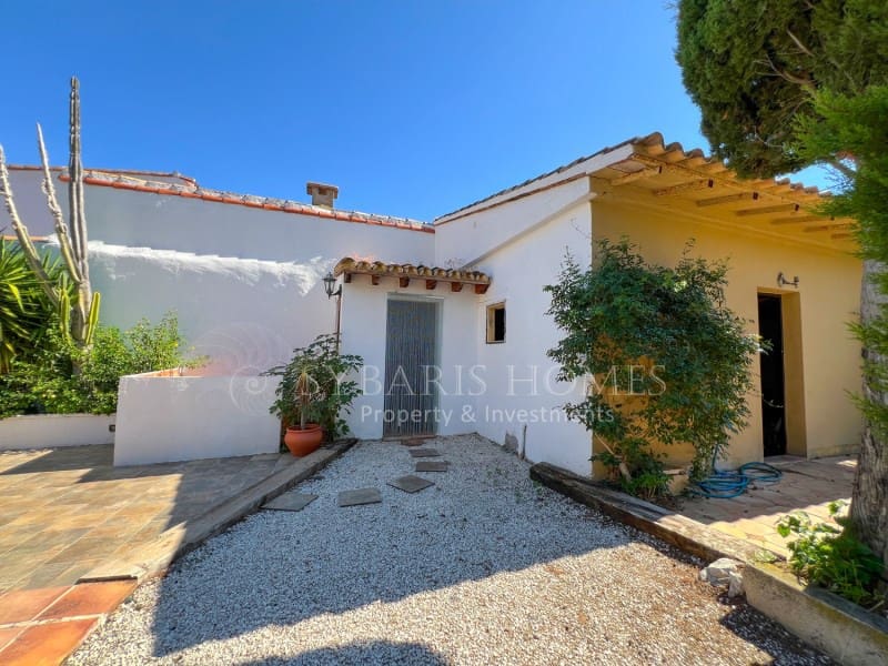 6 bedroom Villa for sale in Orba with pool garage - € 690,000 (Ref: 8976412)