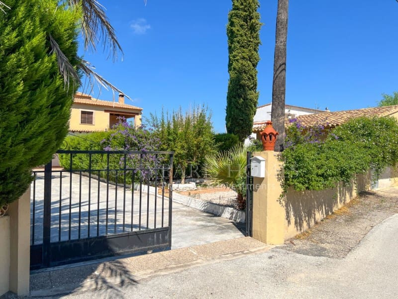 6 bedroom Villa for sale in Orba with pool garage - € 690,000 (Ref: 8976412)