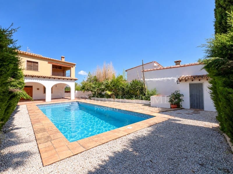 6 bedroom Villa for sale in Orba with pool garage - € 690,000 (Ref: 8976412)