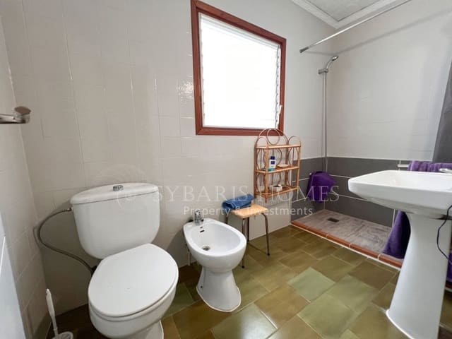 7 bedroom Townhouse for sale in Pedreguer with garage - € 212,000 (Ref: 8982633)