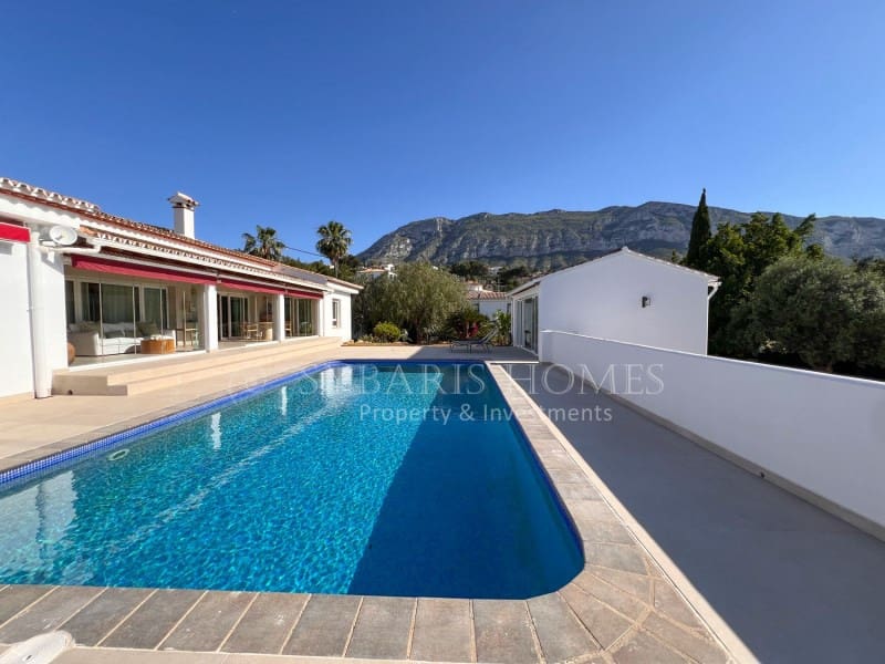 4 sypialnia Willa na sprzedaż w Denia z basenem garażem - 1 390 000 € (Ref: 9037032)