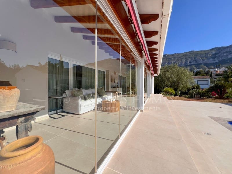 4 sypialnia Willa na sprzedaż w Denia z basenem garażem - 1 390 000 € (Ref: 9037032)