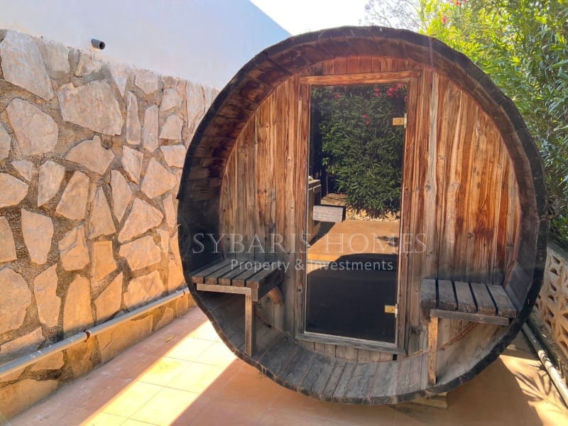 4 sypialnia Willa na sprzedaż w Denia z basenem garażem - 1 390 000 € (Ref: 9037032)