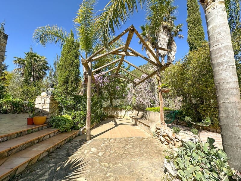 4 soveværelse Finca/Landehus til salg i Jalon / Xalo - € 1.600.000 (Ref: 9106772)