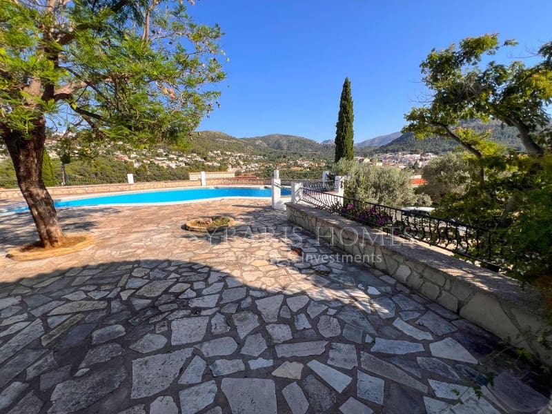 6 soveværelse Villa til salg i Orba med swimmingpool garage - € 690.000 (Ref: 9129958)