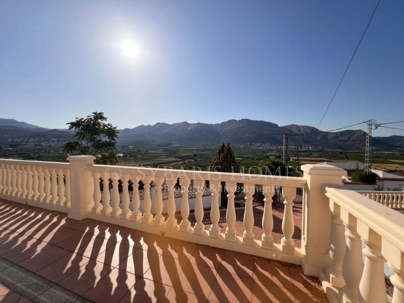 6 soveværelse Villa til salg i Orba med swimmingpool garage - € 690.000 (Ref: 9129958)